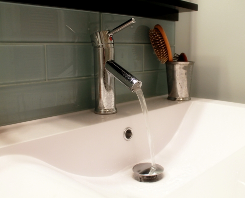 Bathroom Modern Chrome Faucet glass subway backsplash single handle faucet trough sink