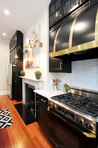 black kitchen range hood