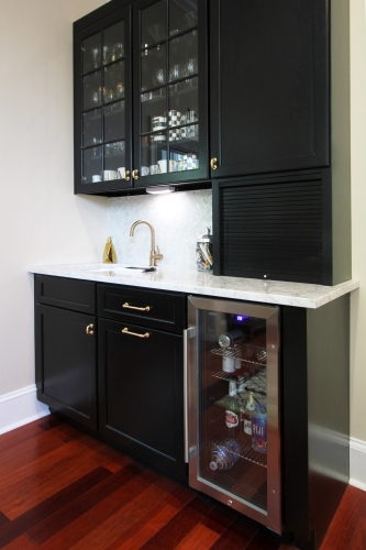 black kitchen wet bar