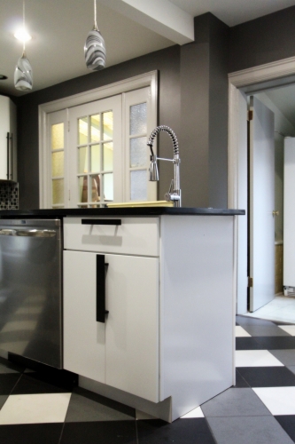 kitchen black hardware