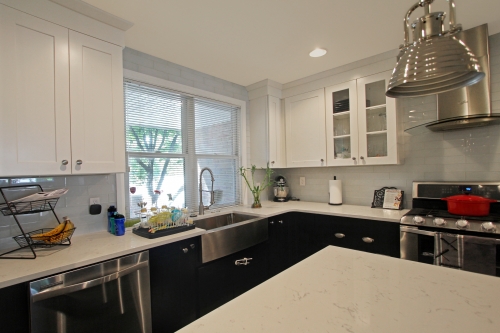 kitchen dual tone cabinetry