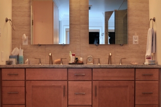 Neutral Bath with Earthy colors in Philadelphia