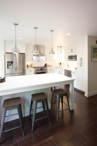 white shaker kitchen island seating