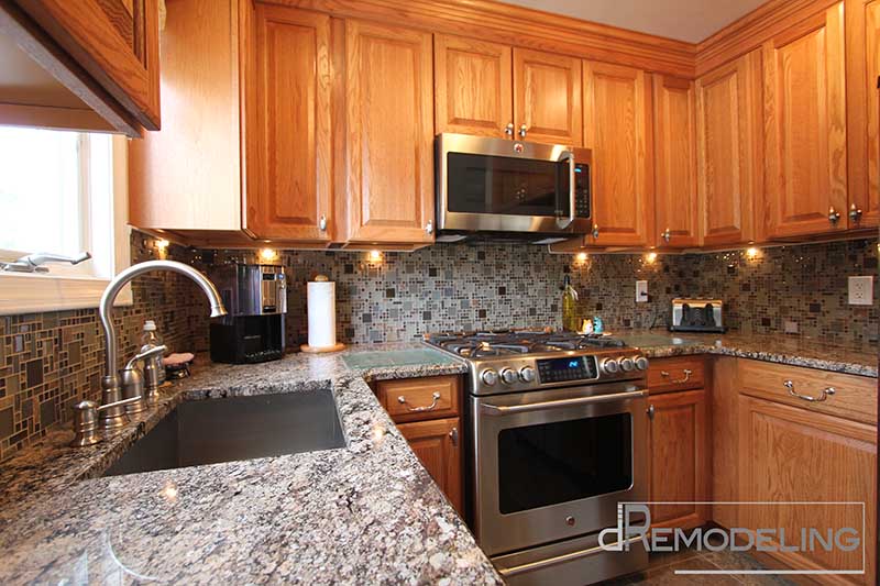 dremodeling-Kitchen_Granite_Slate_Backsplash_Oak