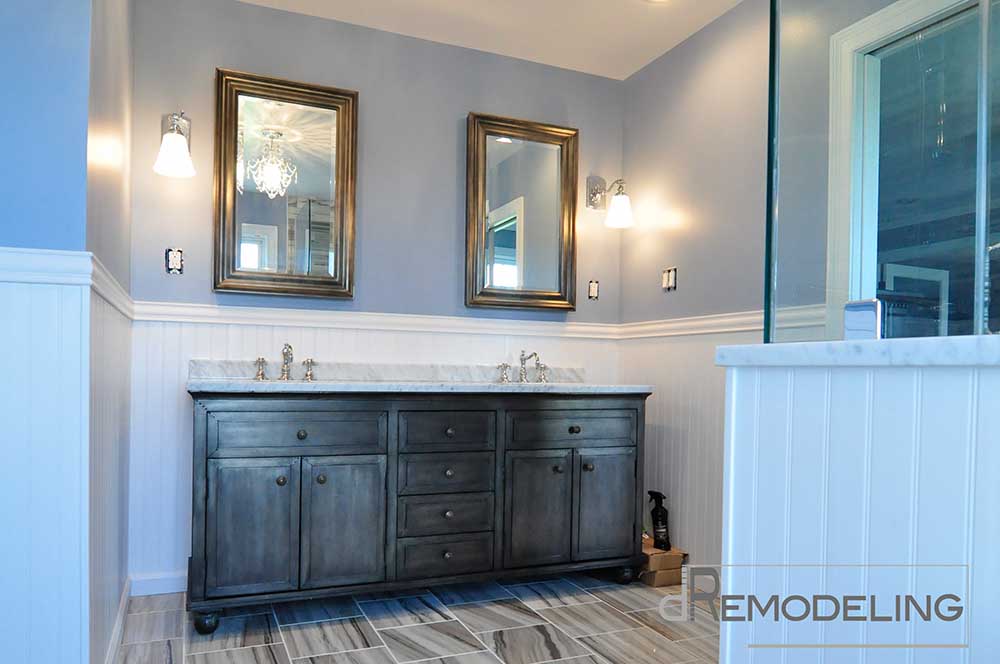 dremodeling-Bathroom-White-Wainscoting