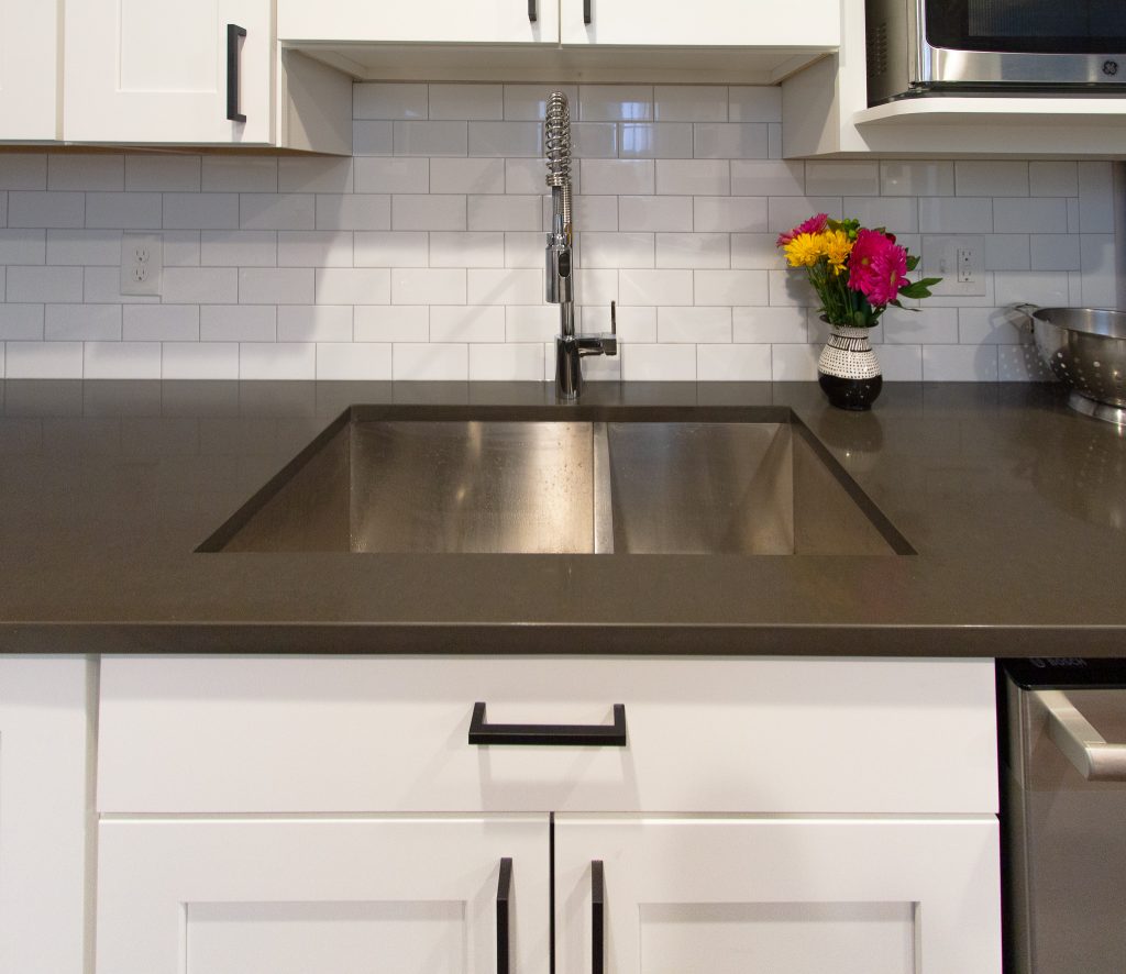 White-Shaker-Kitchen-Gray-Quartz-Countertop